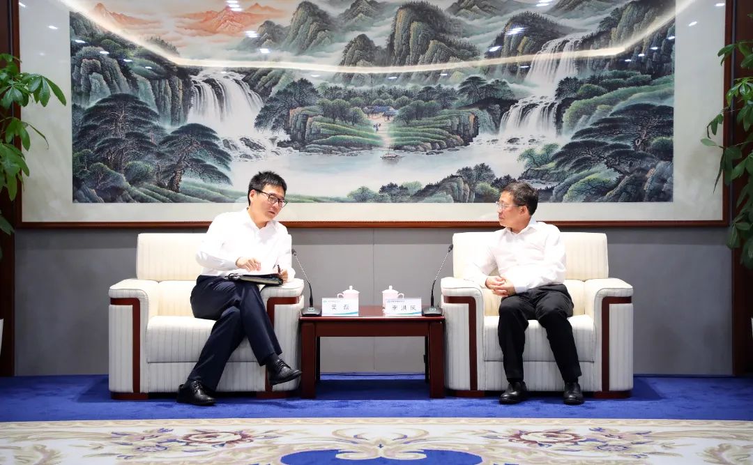 中國電氣裝備黨委書記、董事長李洪鳳會見上海電氣集團黨委書記、董事長吳磊