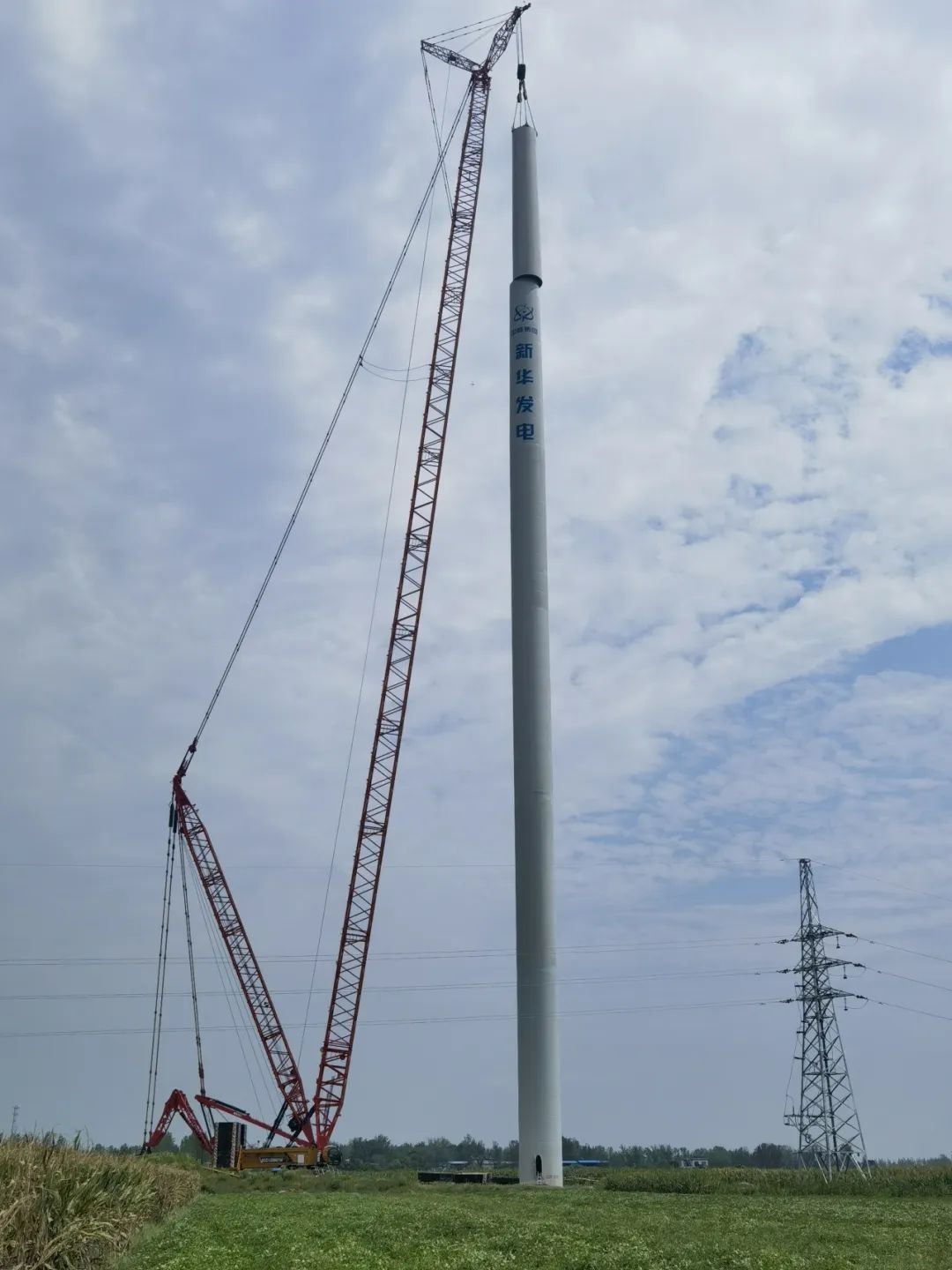 河南省唐河縣東王集、畢店60兆瓦風電項目塔筒圓滿完成吊裝