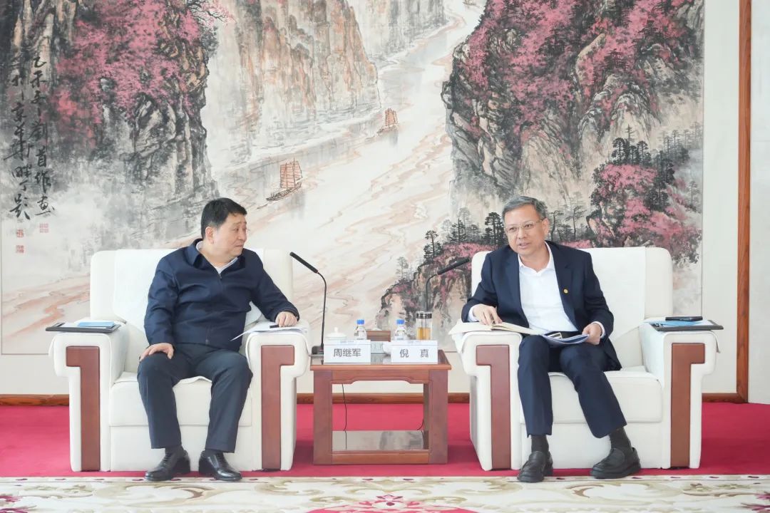 中國(guó)能建黨委副書記、總經(jīng)理倪真與慶陽(yáng)市市長(zhǎng)