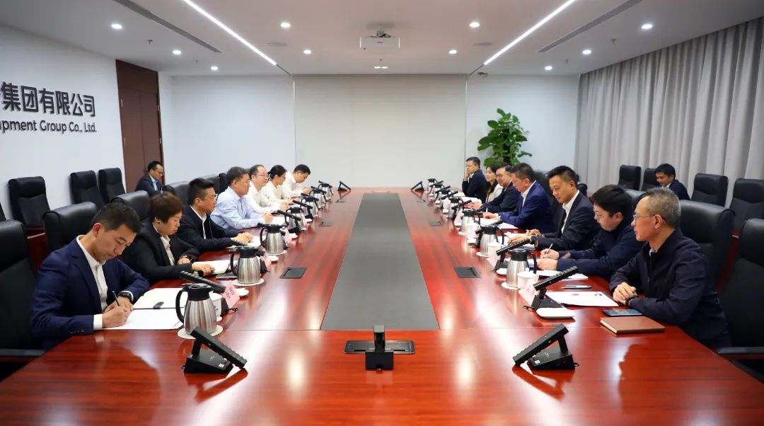 中國電氣裝備黨委書記、董事長李洪鳳會見上海市國資委黨委書記、主任賀青