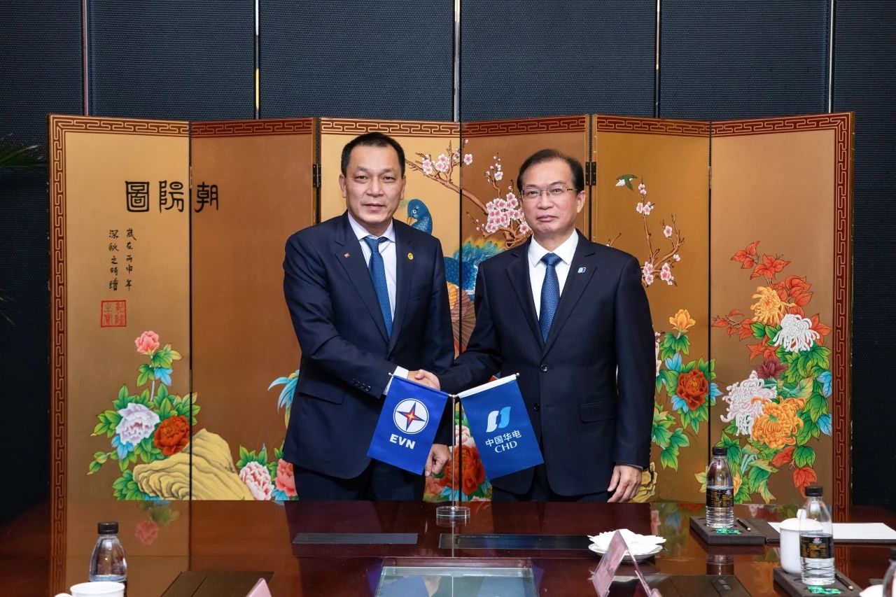 華電集團(tuán)黨組書記、董事長江毅與越南電力集團(tuán)董事長鄧黃安舉行會談