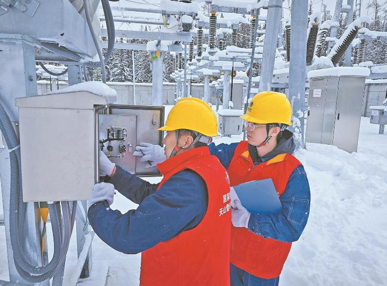 國網(wǎng)新疆電力公司應(yīng)對(duì)降溫降雪 保障民生用電