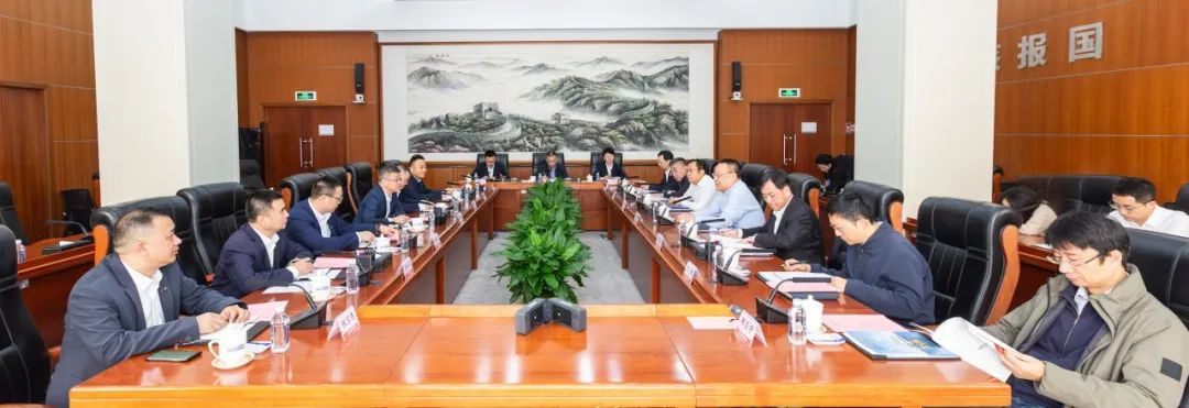 中核集團(tuán)會(huì)見特變電工黨委委員、總裁黃漢杰一行
