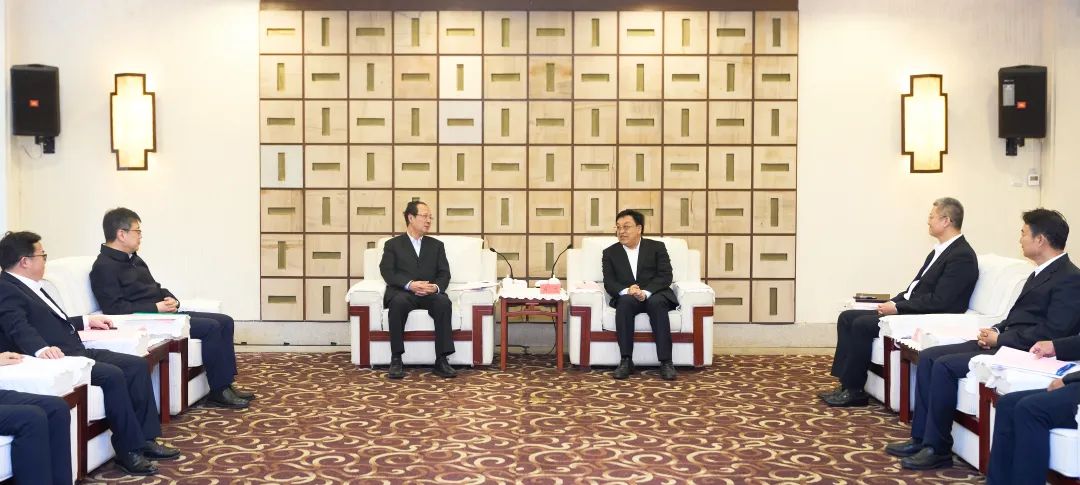 中國(guó)電建黨委書記、董事長(zhǎng)丁焰章拜會(huì)海南省委書記馮飛