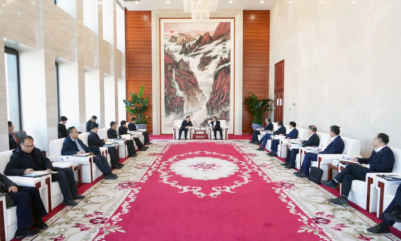 中國(guó)能建董事長(zhǎng)宋海良、總經(jīng)理倪真與中國(guó)南水北調(diào)集團(tuán)董事長(zhǎng)汪安南、總經(jīng)理孫志禹會(huì)談