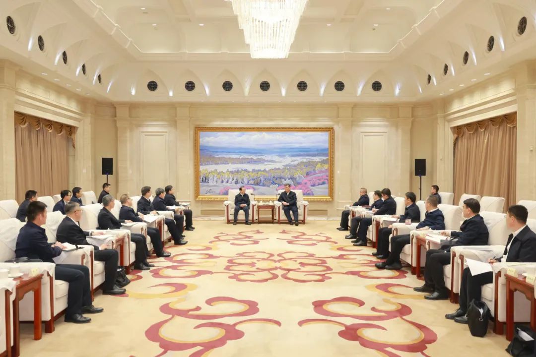 華電集團黨組書記、董事長江毅與新疆維吾爾自治區(qū)主要領(lǐng)導(dǎo)舉行會談