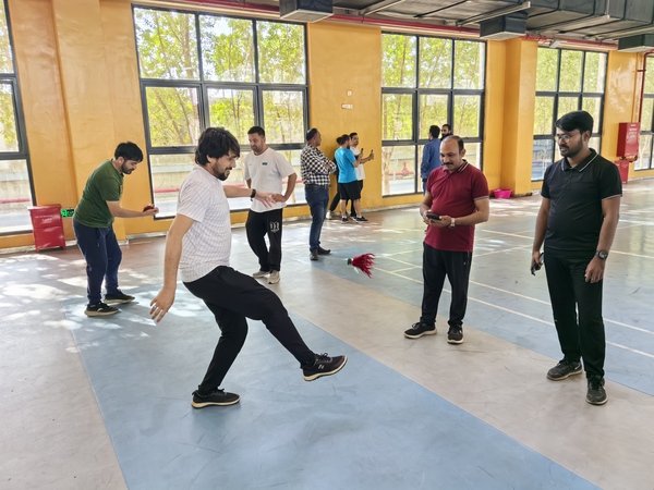 【新春走基層】熱熱鬧鬧過(guò)大年，海外堅(jiān)守迎新春