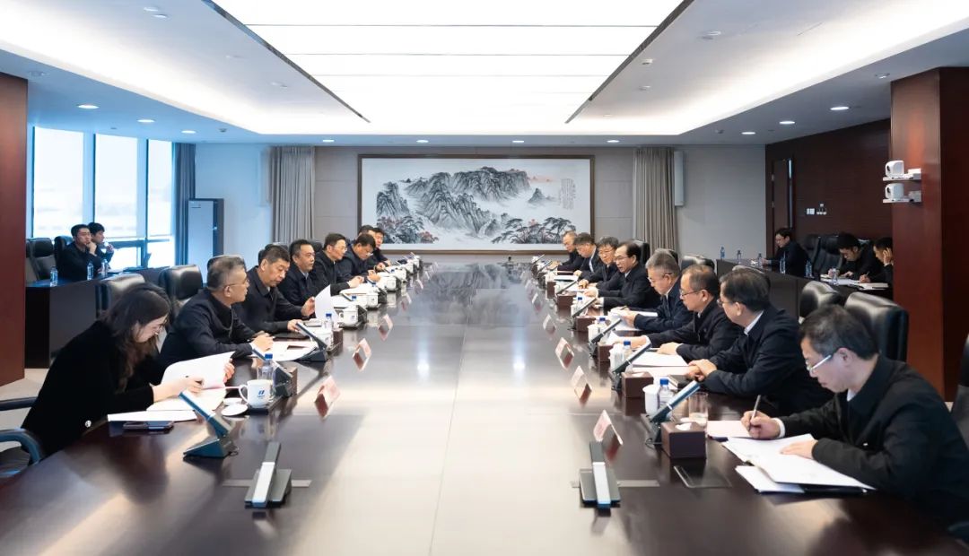 華電集團董事長江毅、總經(jīng)理葉向東與哈電集團董事長曹志安、總經(jīng)理黃偉舉行會談