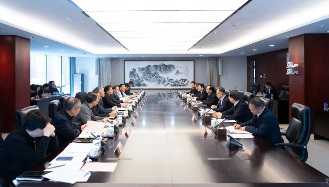華電集團(tuán)董事長(zhǎng)、黨組書(shū)記江毅與北京市政府黨組成員、副市長(zhǎng)文獻(xiàn)舉行會(huì)談