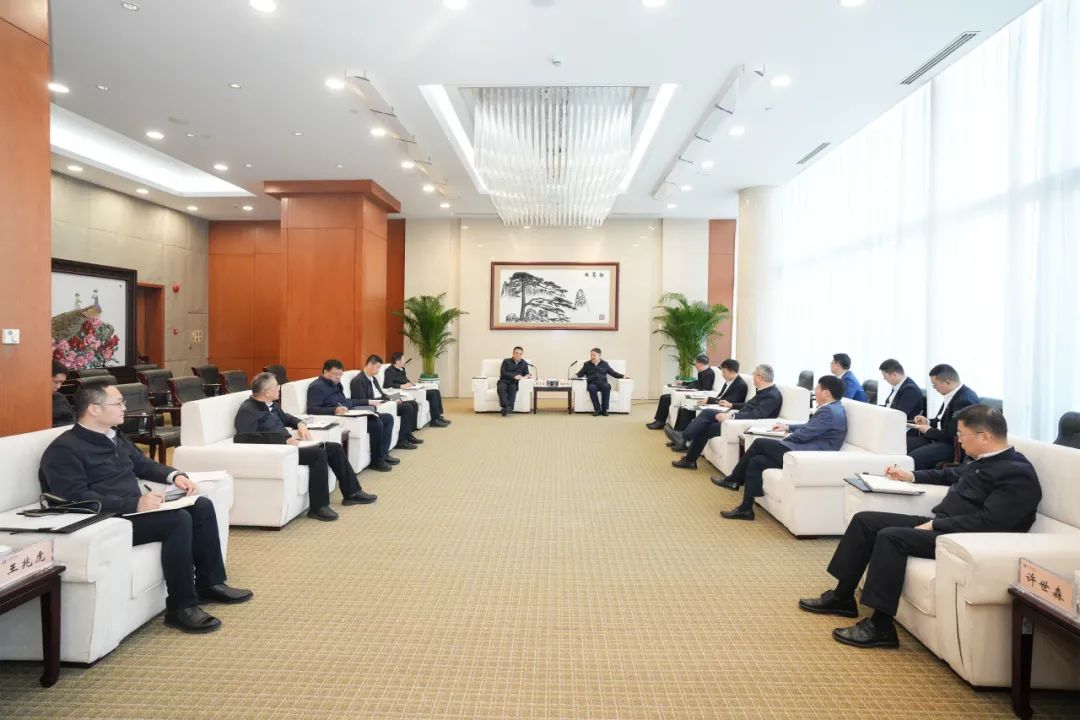 華能集團(tuán)董事長(zhǎng)溫樞剛、總經(jīng)理張文峰會(huì)見(jiàn)哈電集團(tuán)董事長(zhǎng)曹志安、總經(jīng)理黃偉