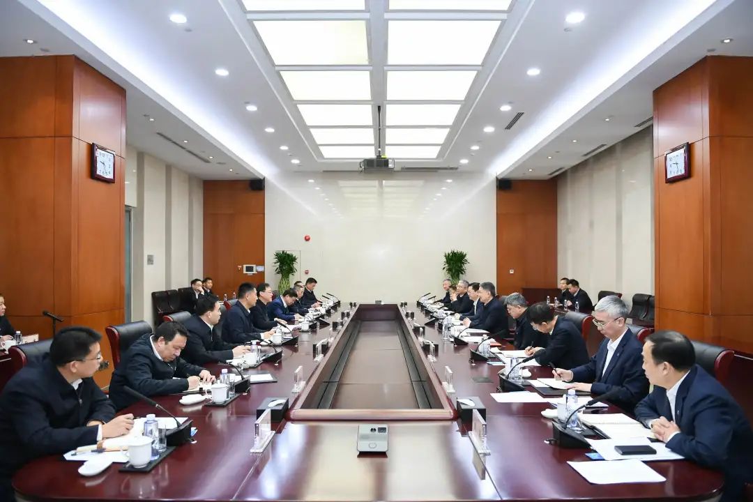 華能集團(tuán)董事長(zhǎng)、黨組書(shū)記溫樞剛會(huì)見(jiàn)中國(guó)安能董事長(zhǎng)陳奕輝、總經(jīng)理周慶豐