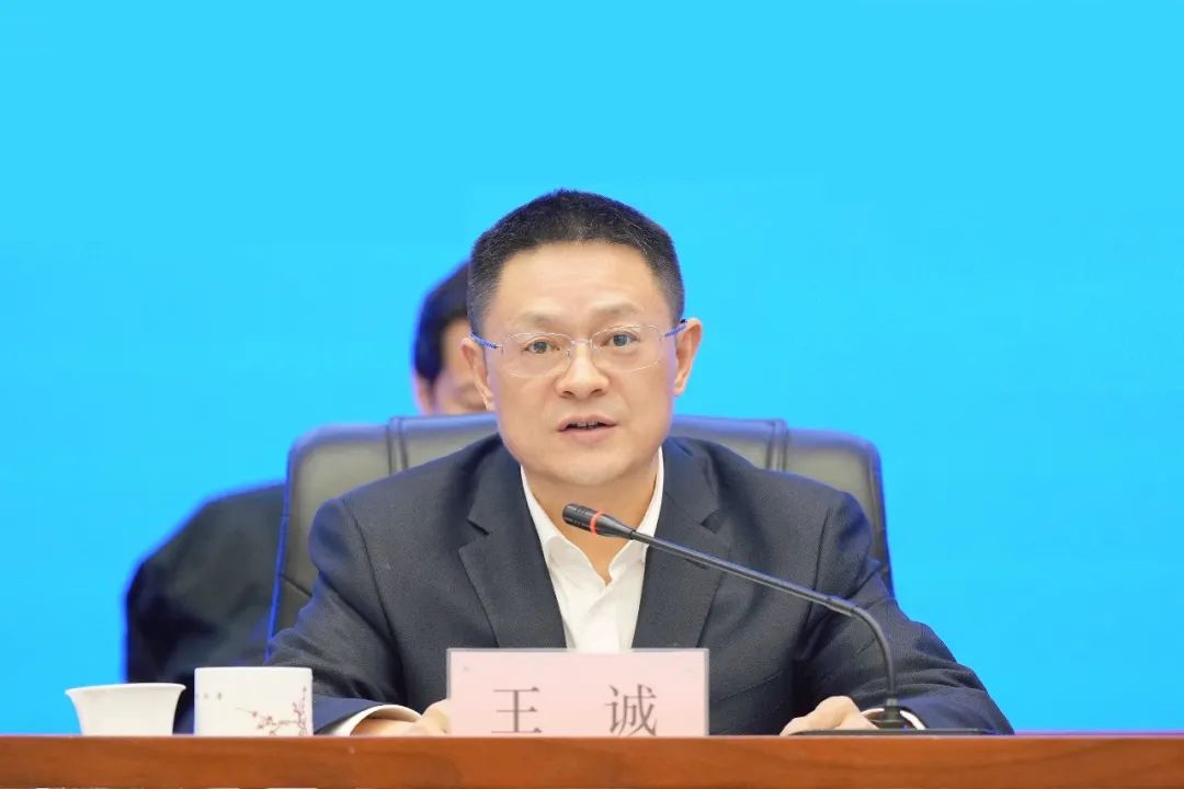 這一新成立能源集團，董事長、總經(jīng)理亮相
